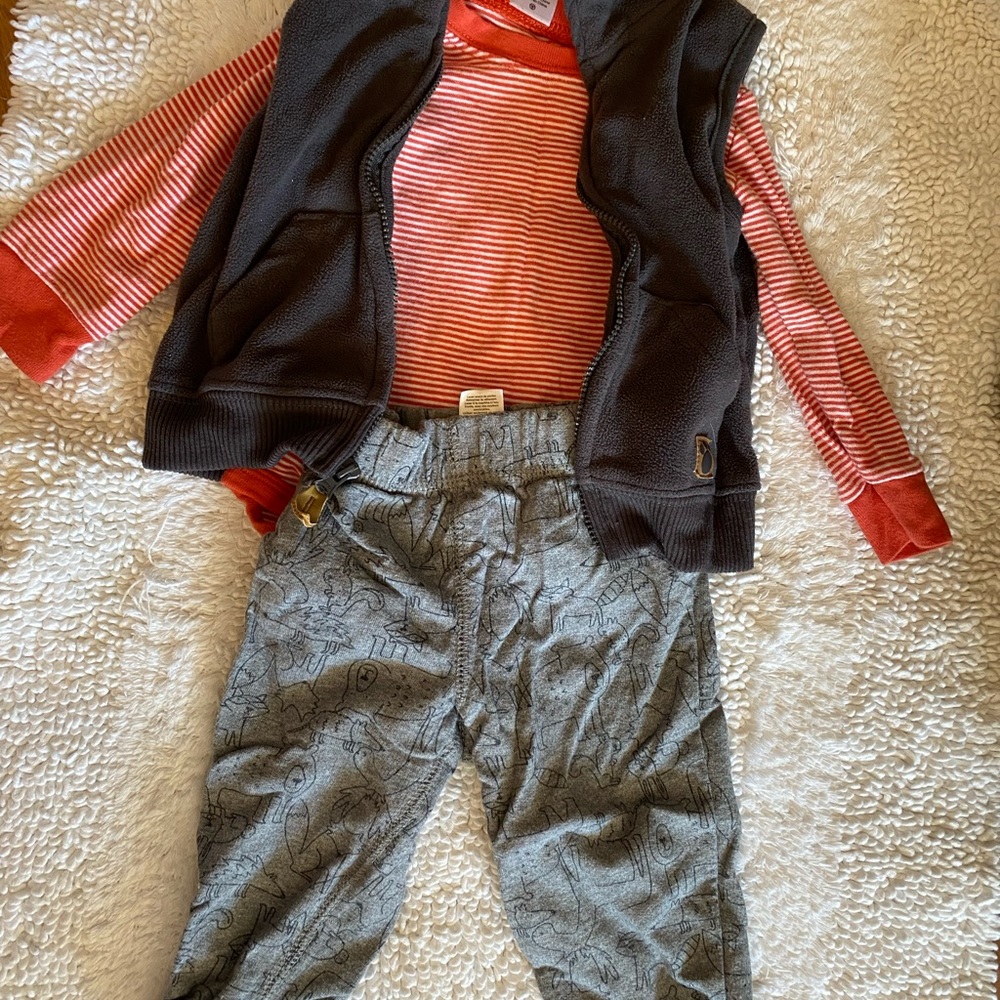 Carters 3 Piece Baby Outfit size 12 months